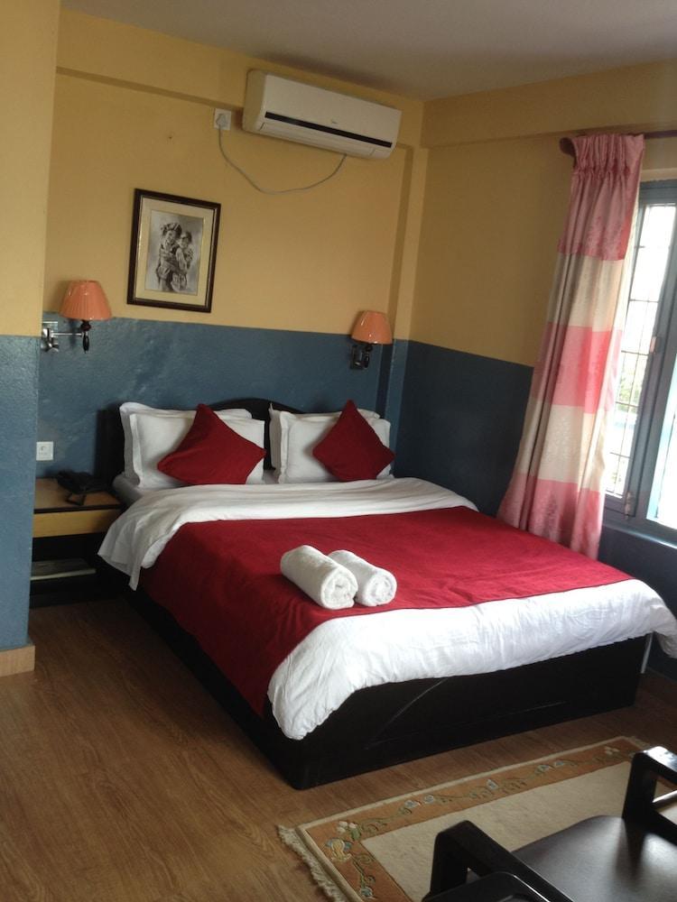 Hotel Silver Oaks Inn Pokhara Buitenkant foto