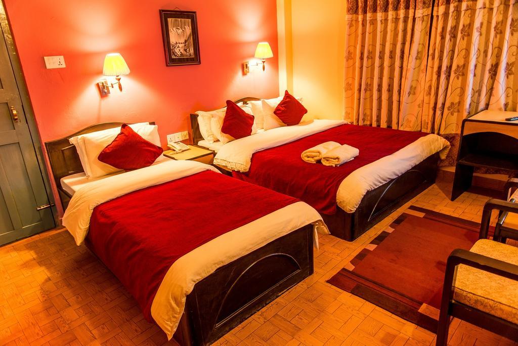 Hotel Silver Oaks Inn Pokhara Buitenkant foto