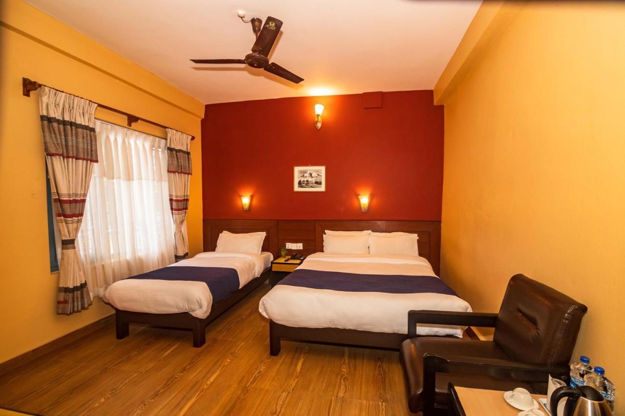 Hotel Silver Oaks Inn Pokhara Buitenkant foto