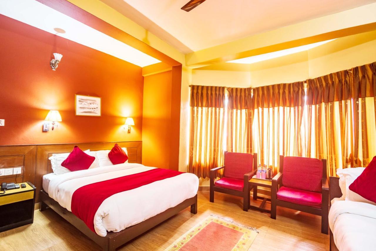 Hotel Silver Oaks Inn Pokhara Buitenkant foto