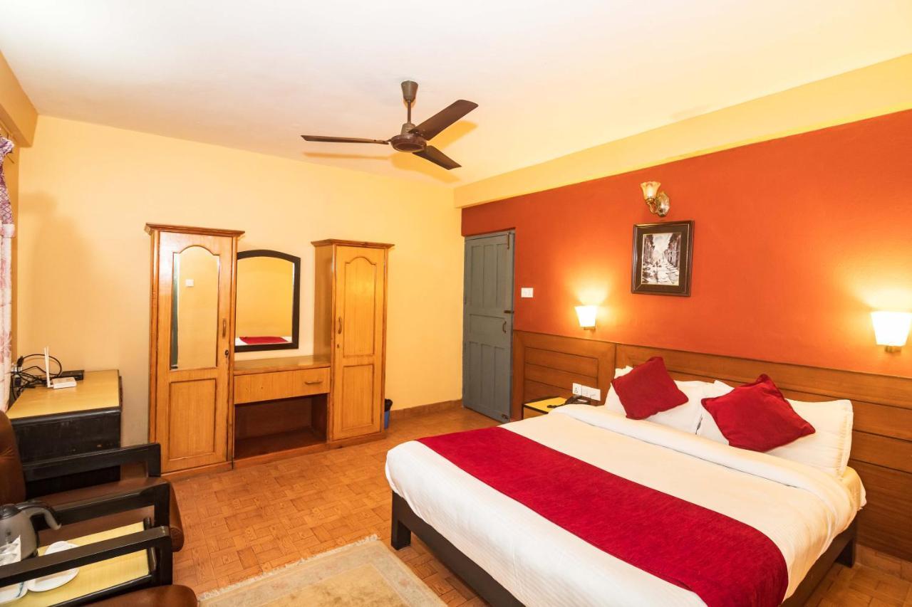 Hotel Silver Oaks Inn Pokhara Buitenkant foto
