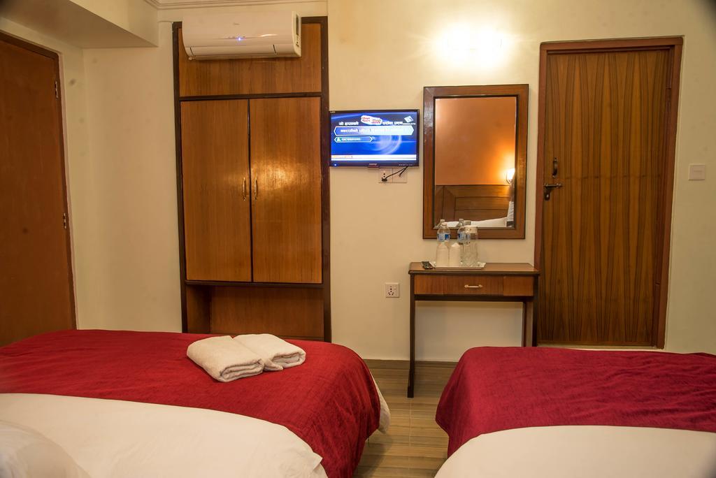 Hotel Silver Oaks Inn Pokhara Buitenkant foto