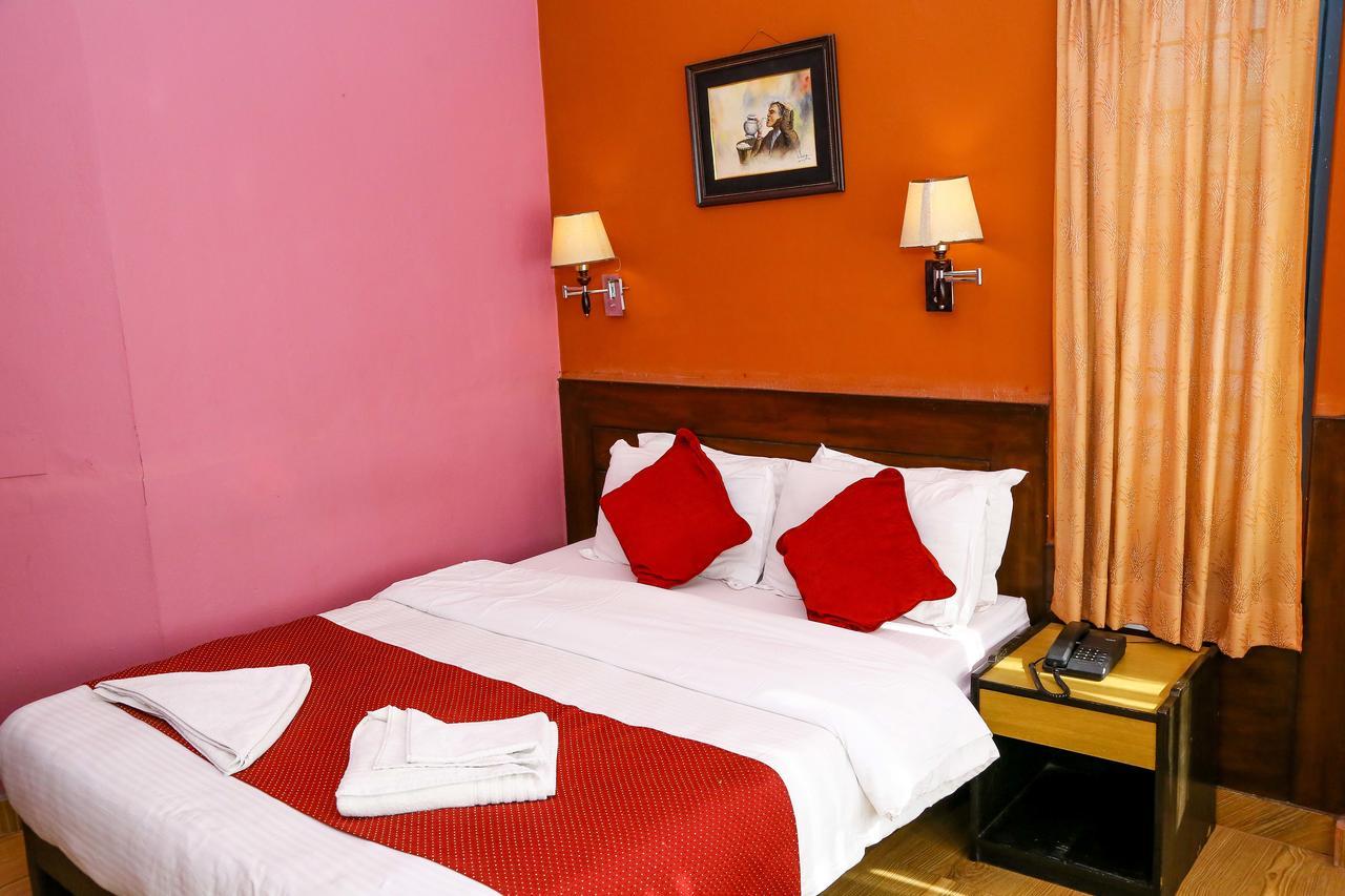 Hotel Silver Oaks Inn Pokhara Buitenkant foto