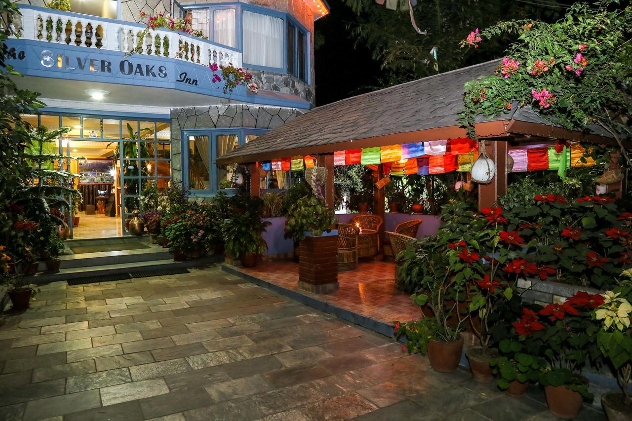 Hotel Silver Oaks Inn Pokhara Buitenkant foto
