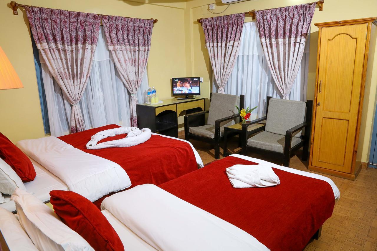 Hotel Silver Oaks Inn Pokhara Buitenkant foto