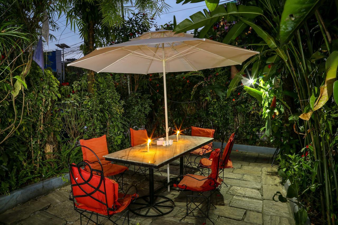 Hotel Silver Oaks Inn Pokhara Buitenkant foto