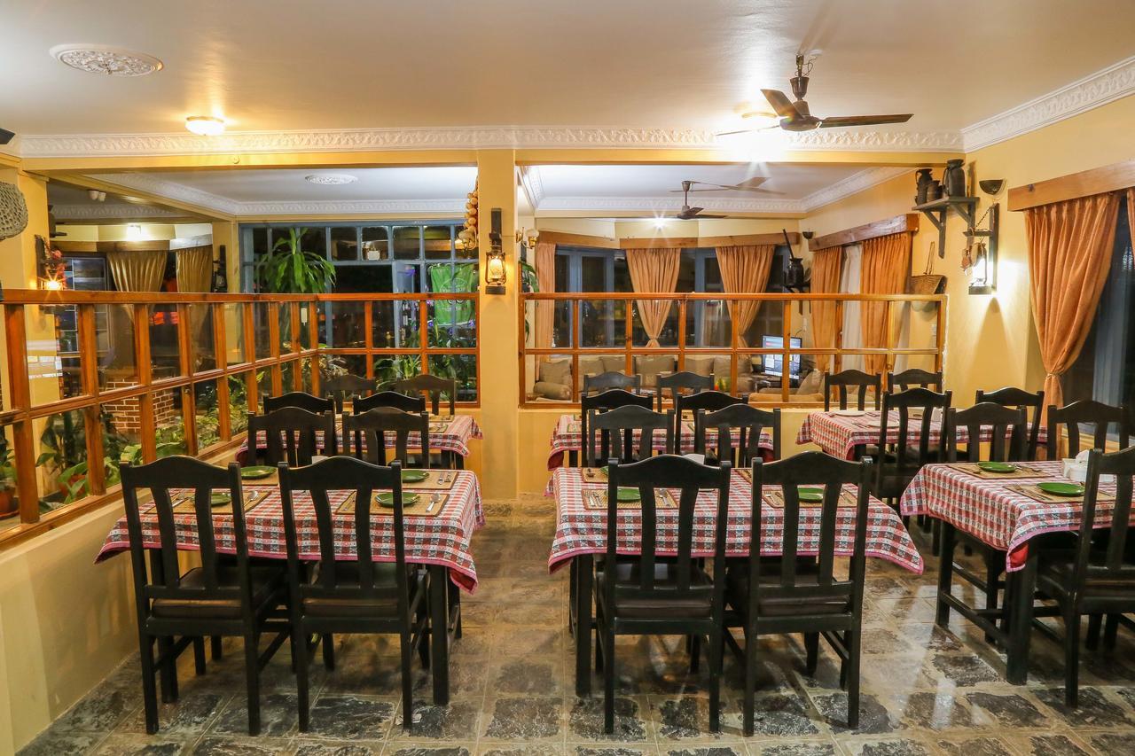 Hotel Silver Oaks Inn Pokhara Buitenkant foto