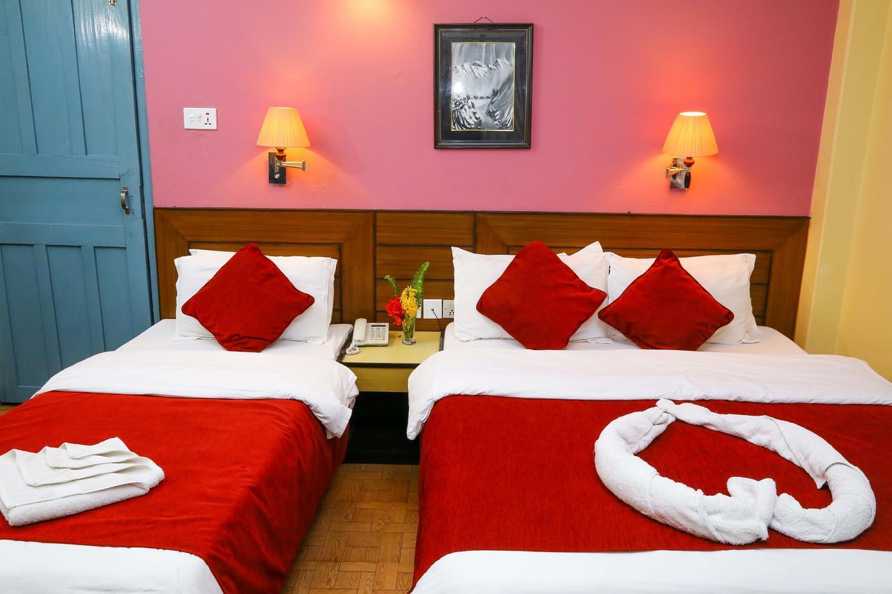 Hotel Silver Oaks Inn Pokhara Buitenkant foto