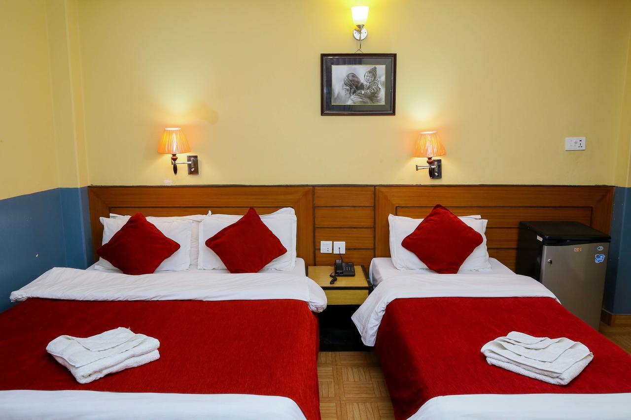 Hotel Silver Oaks Inn Pokhara Buitenkant foto
