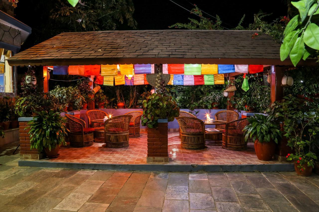 Hotel Silver Oaks Inn Pokhara Buitenkant foto