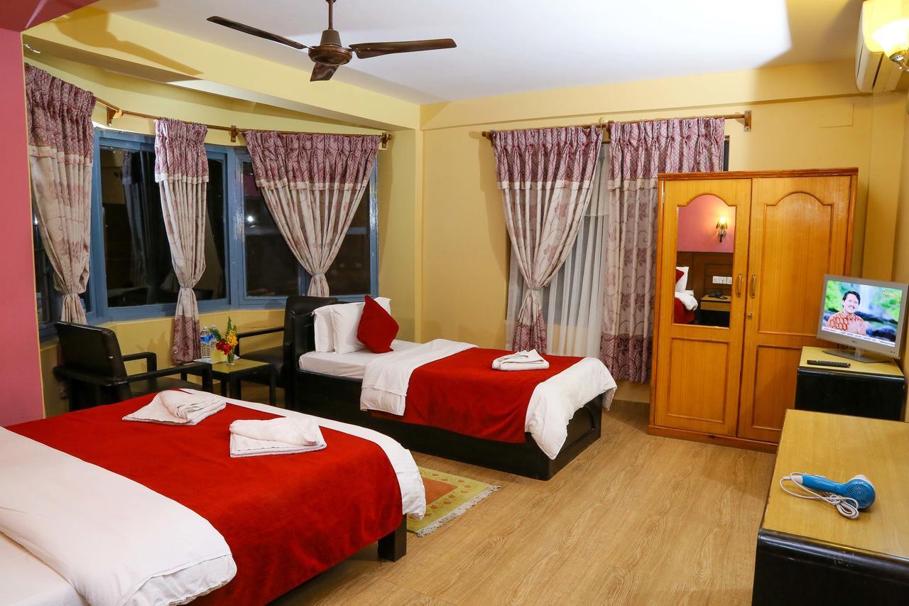Hotel Silver Oaks Inn Pokhara Buitenkant foto